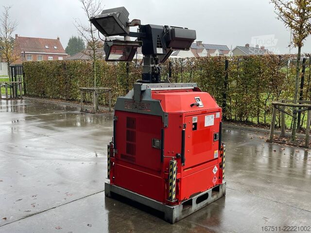 Lichttoren Tower Light Hydro Power Cube