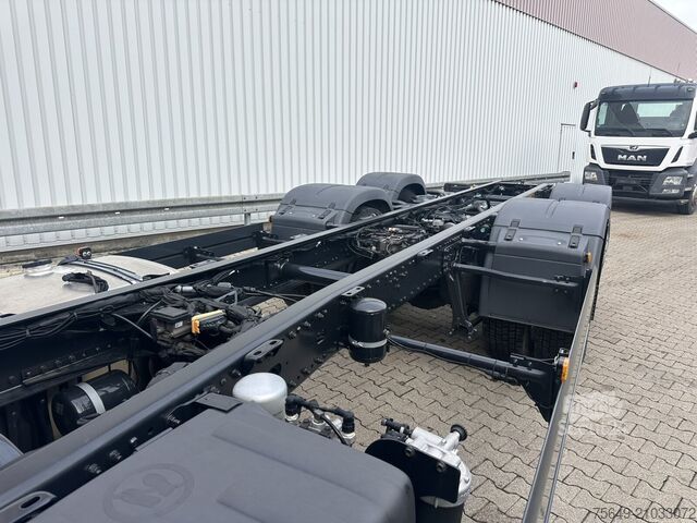 Truck chassis MAN TGS 26.480 6x2-4 BL CH TGS 26.480 6x2-4 BL CH, Lenk-/Lift, OptiView, LED, Navi, Motorabtrieb