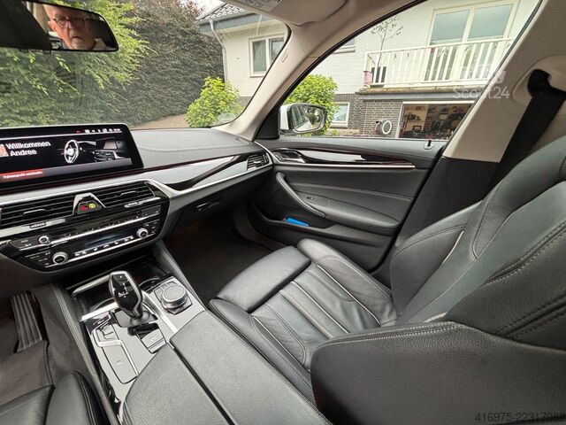 Minibussi BMW 530 5 Touring 530 d Luxury Line