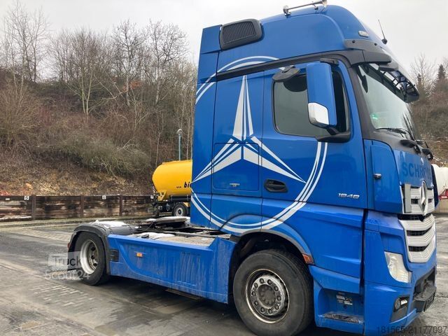 Štandardný ťahač MERCEDES-BENZ Actros 1842 Giga-Space 13 Liter Motor