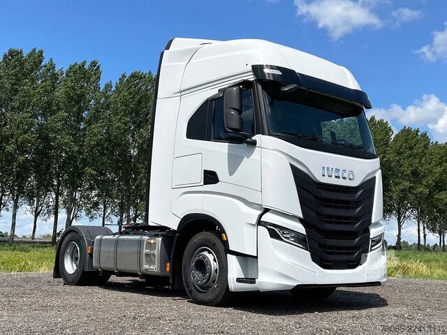 Standard-SZM Iveco S-Way AS440S43T/P AT Tractor Head (8 units)