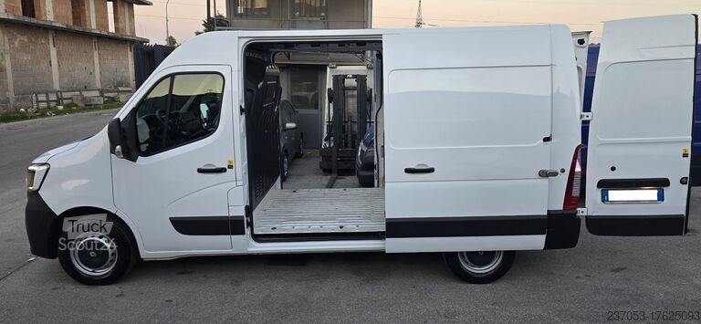 Panelni kombi Renault 