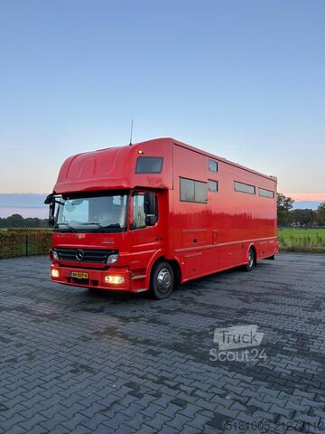 Viehtransport Mercedes Atego Mercedes Atego STX 5 Paards super conditie.