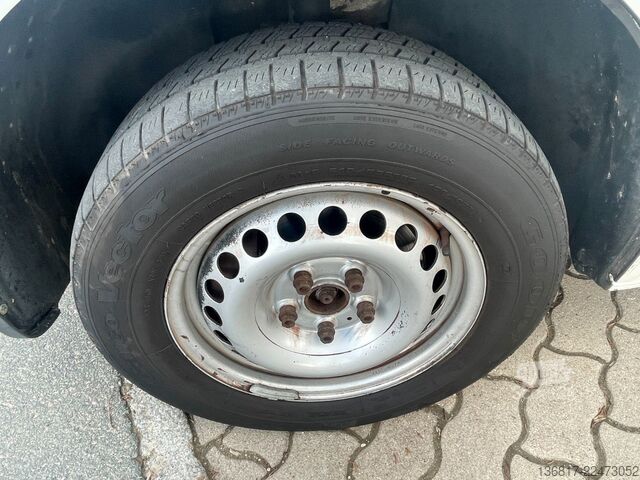 Minibus VW T5 Transporter Kleinbus Kombi 9 Sitzer Klima