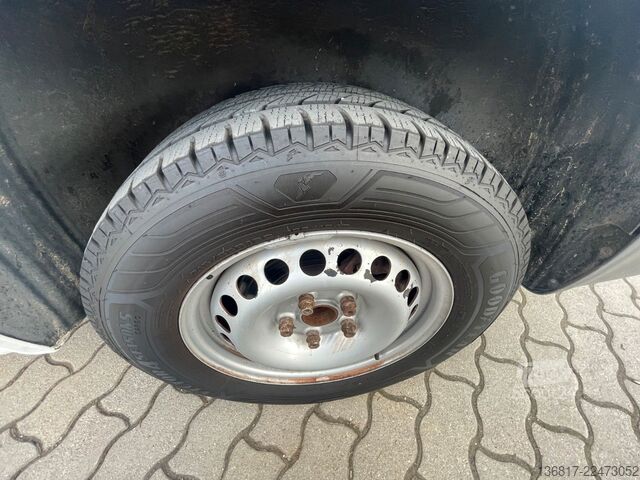Minibus VW T5 Transporter Kleinbus Kombi 9 Sitzer Klima
