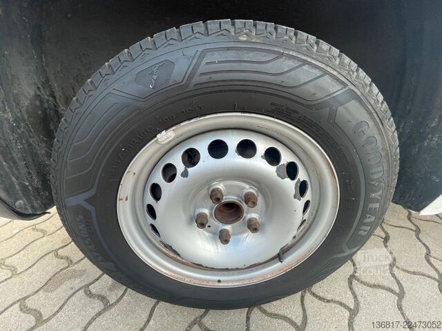 Minibus VW T5 Transporter Kleinbus Kombi 9 Sitzer Klima