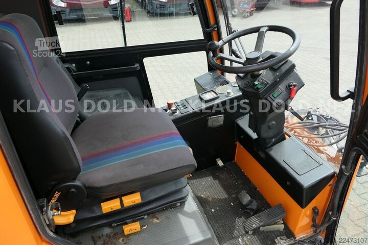 Кастомизированный фургон Bucher Citycat 2000 Kehrmaschine
