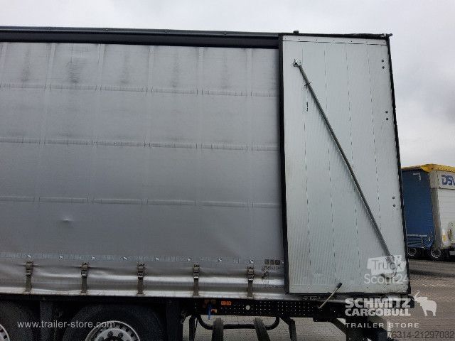 Auflieger mit Pritsche & Plane Schmitz Cargobull Curtainsider Standard Getränke