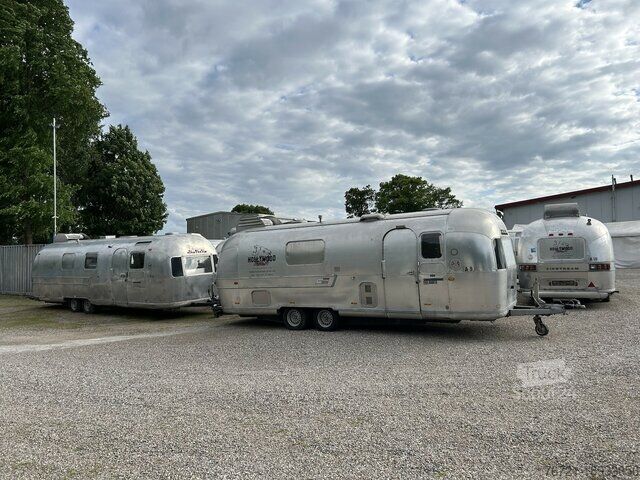 Caravan/camper Airstream Land Yacht Sovereign Catering + Foodtrailer