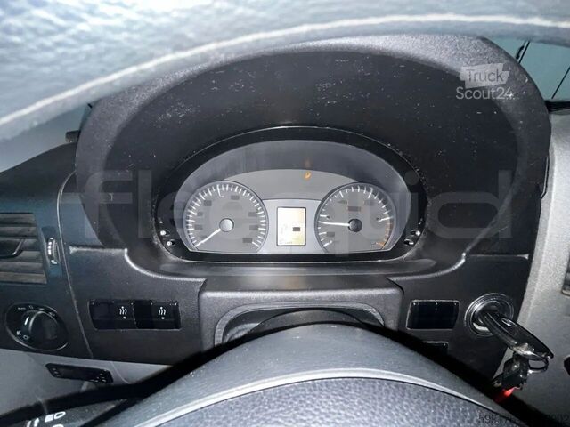 Автомобил за превоз на пътници Mercedes-Benz Sprinter