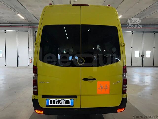 Автомобил за превоз на пътници Mercedes-Benz Sprinter
