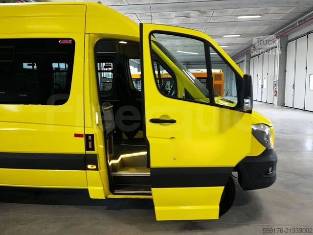 Автомобил за превоз на пътници Mercedes-Benz Sprinter