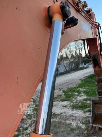 Tela-alustainen kaivinkone Doosan DX420