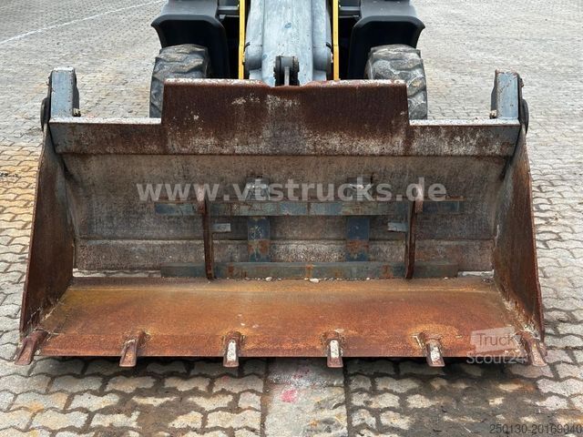 Wiellader MECALAC AX 850 4x4 Schaufel Greifschaufel 2.539 Std.