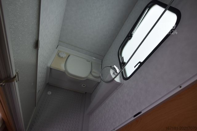 Caravana ADRIA Unica 462 DP mit Mover und Vorzelt