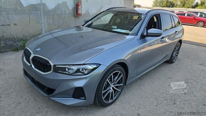 Minibus BMW 330 e Touring AHK Abstand Tempomat Keyless