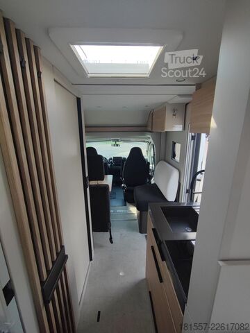 Yarı entegre karavan BÜRSTNER Signature SFT 7.1