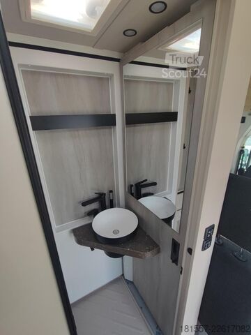 Yarı entegre karavan BÜRSTNER Signature SFT 7.1