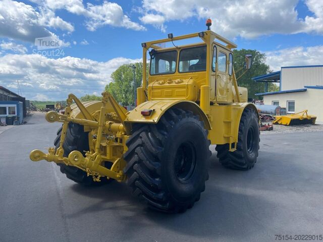 Traktors Kirovets K 701 V12