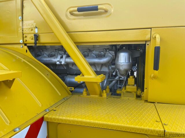 Traktors Kirovets K 701 V12