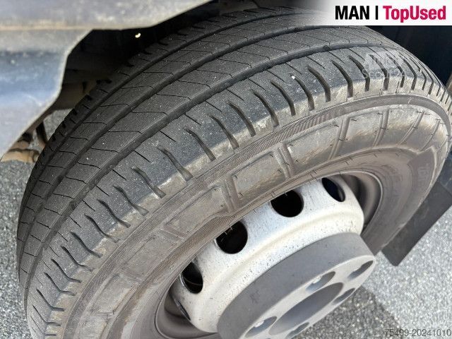 Samochód ciężarowy z plandeką typu platforma IVECO 70C21