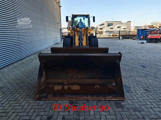 رافعة التحميل Volvo L45H Forks + 2 Buckets German Machine!