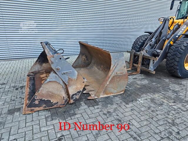 رافعة التحميل Volvo L45H Forks + 2 Buckets German Machine!