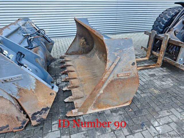 رافعة التحميل Volvo L45H Forks + 2 Buckets German Machine!