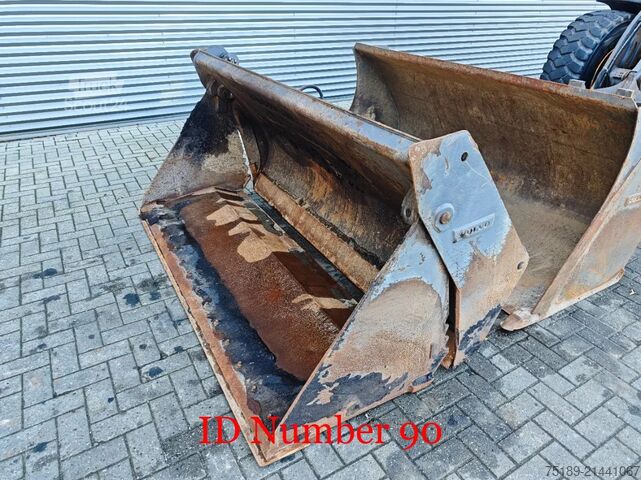 رافعة التحميل Volvo L45H Forks + 2 Buckets German Machine!