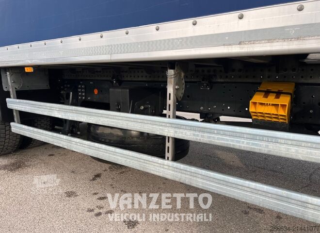 IVECO EUROCARGO 160E25 box truck with tail lift Iveco EUROCARGO 160E25