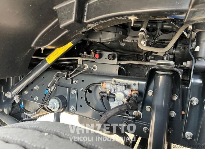 IVECO EUROCARGO 160E25 box truck with tail lift Iveco EUROCARGO 160E25