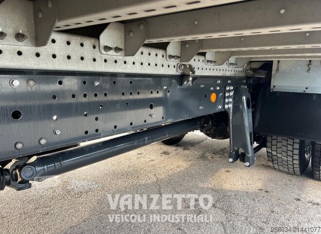 IVECO EUROCARGO 160E25 box truck with tail lift Iveco EUROCARGO 160E25