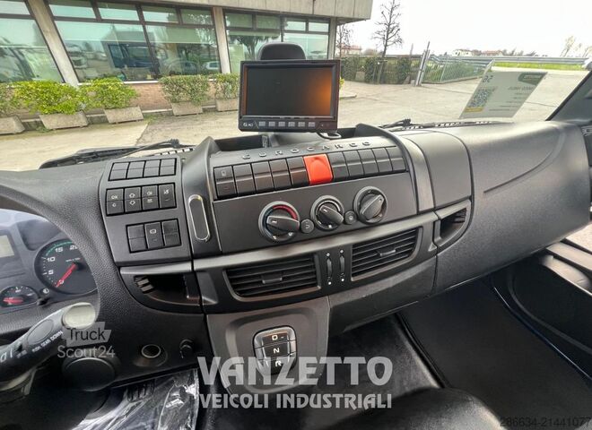 IVECO EUROCARGO 160E25 box truck with tail lift Iveco EUROCARGO 160E25