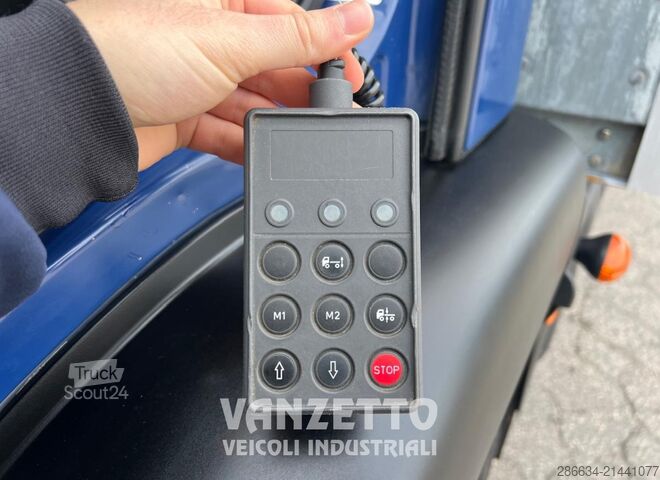 IVECO EUROCARGO 160E25 box truck with tail lift Iveco EUROCARGO 160E25