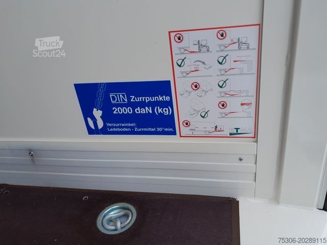 Samochód ciężarowy typu furgon DAF FA XB 230 12t