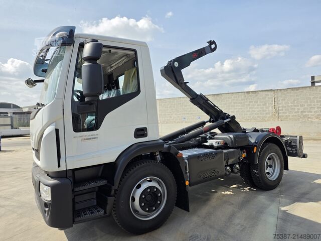Kampós konténerszállító teherautó IVECO 140E28