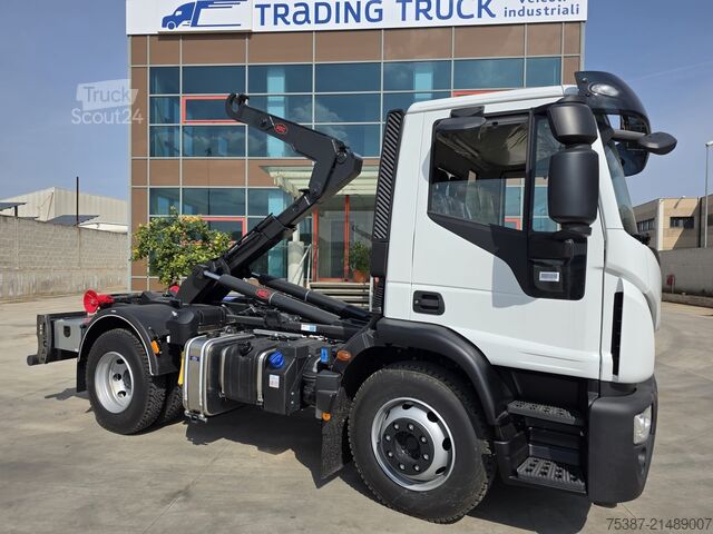 Kampós konténerszállító teherautó IVECO 140E28