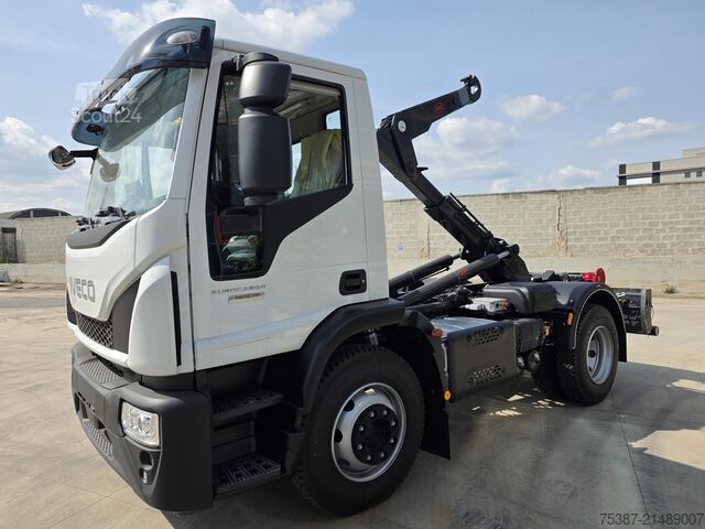 Kampós konténerszállító teherautó IVECO 140E28