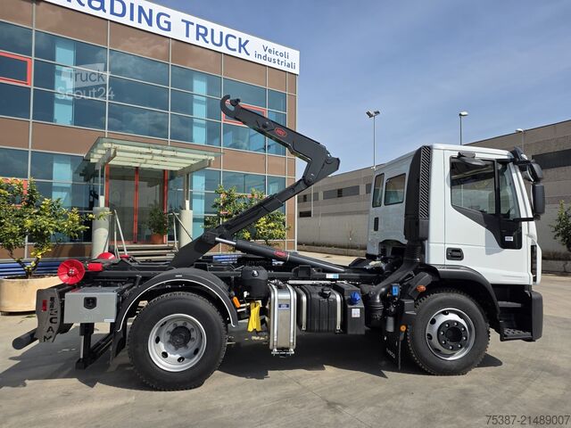 Kampós konténerszállító teherautó IVECO 140E28