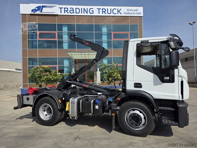 Kampós konténerszállító teherautó IVECO 140E28