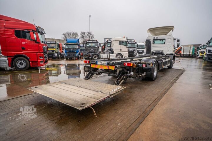 BDF System RENAULT D19 320 DXI + DHOLLANDIA