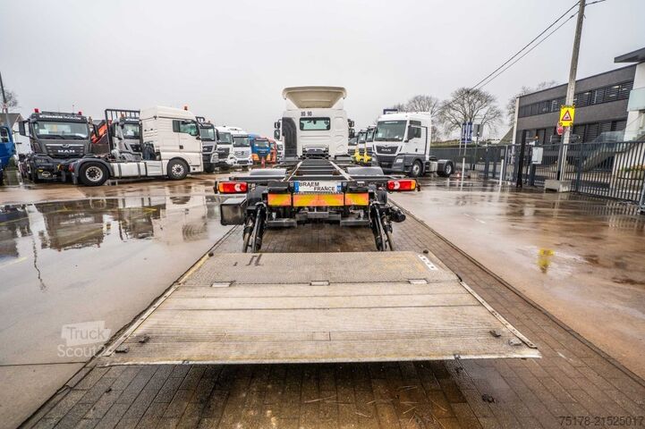 BDF System RENAULT D19 320 DXI + DHOLLANDIA