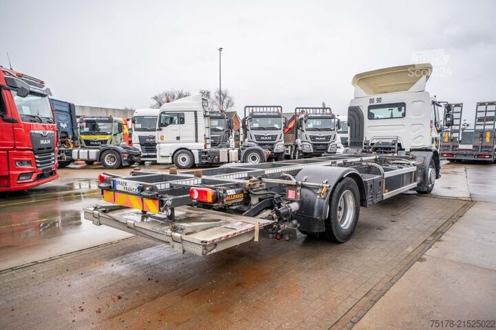 BDF System RENAULT D19 320 DXI + DHOLLANDIA