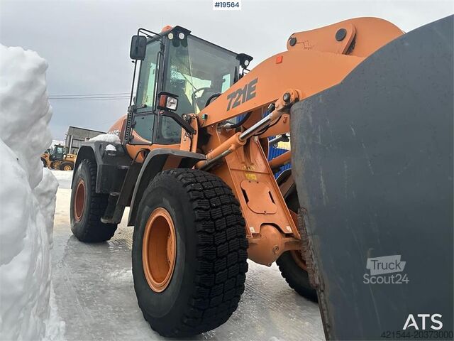 Wiellader CASE 721E wheel loader w/ snow bucket and gravel bucket