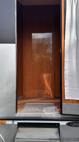 “Van for transporting 4 horses with living quarters” IVECO OAKLEY IVECO ML 100E21