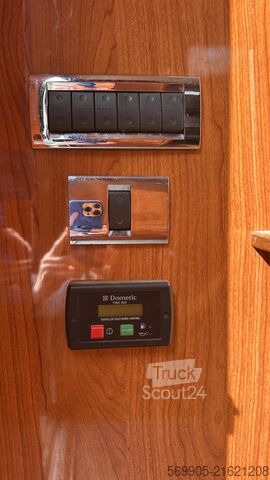 “Van for transporting 4 horses with living quarters” IVECO OAKLEY IVECO ML 100E21