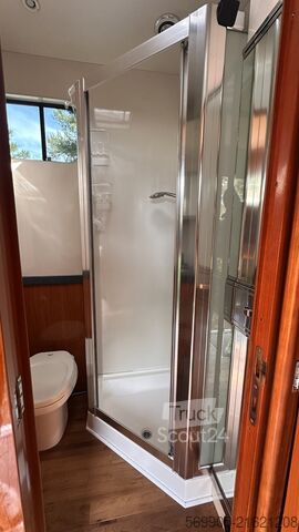 “Van for transporting 4 horses with living quarters” IVECO OAKLEY IVECO ML 100E21