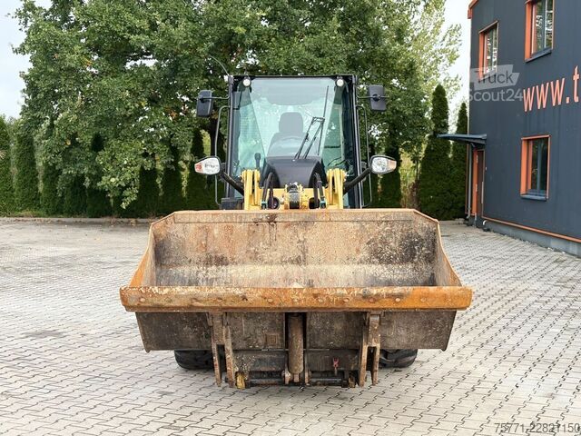 Radlader Caterpillar 908M