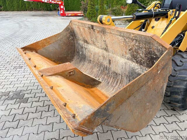 Radlader Caterpillar 908M