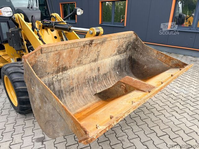 Radlader Caterpillar 908M